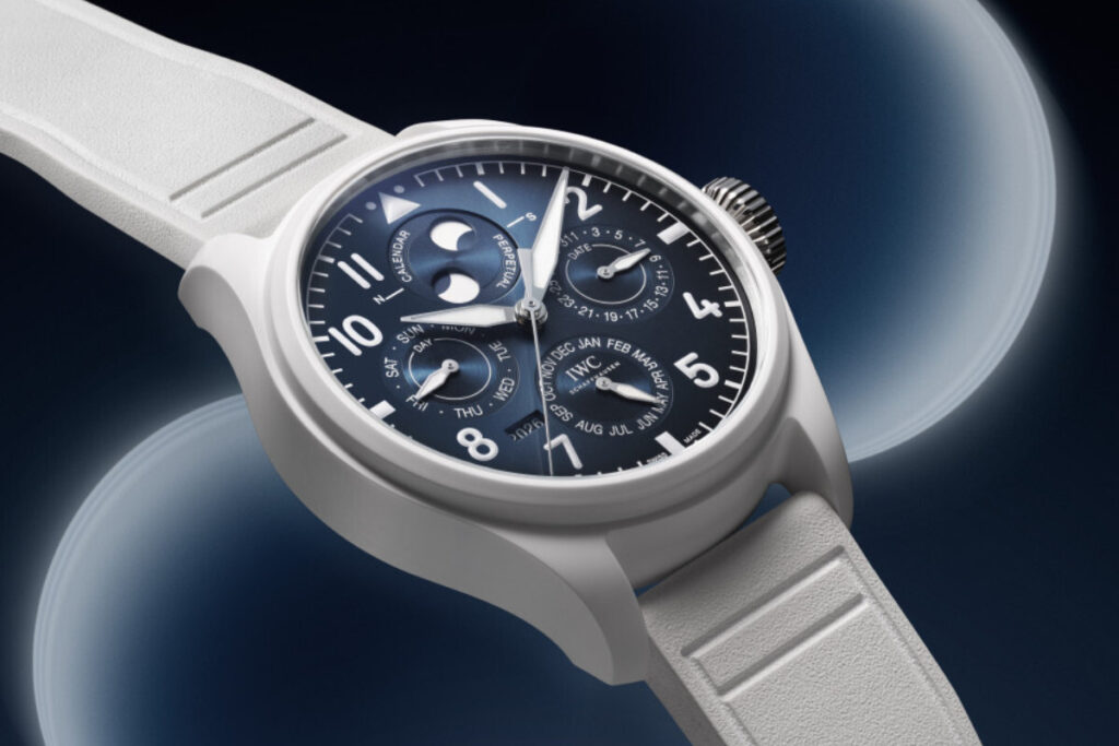 relógio branco IWC Watches and Wonders Big Pilot's Watch Perpetual Calendar Ceramic