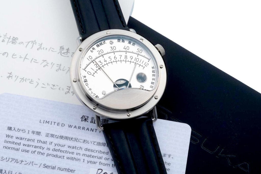 relógio de pulso japonês na mesa Otsuka Lotec | Foto. Antiquorum