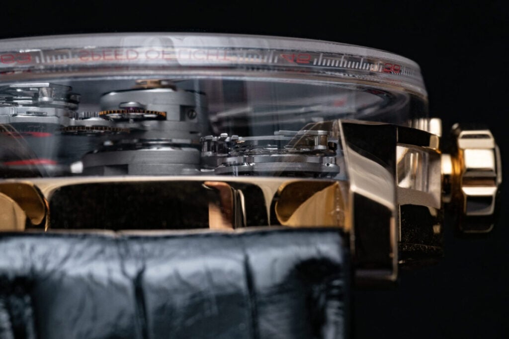 rel&oacute;gio visto de perfil com mecanismo Louis Moinet Space Revolution | Foto: Ateliers Louis Moinet