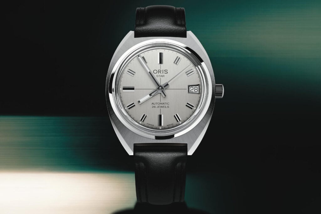 relógio acizentado com fundo verde: detalhe de mostrador do Oris Star Edition Watches and Wonders 2026