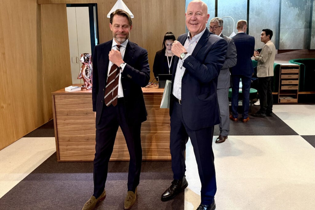 dois homens a mostrar o relógio Rolf Studer e Ulrich Herzog Oris Star Edition Watches and Wonders 2026