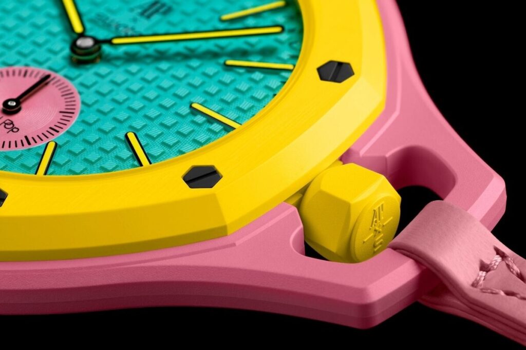 Pormenores da caixa do Swatch x Audemars Piguet Royal Pop em cor de rosa, verde e amarelo
