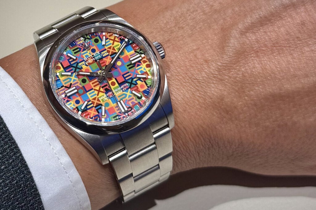 fotografia de rel&oacute;gio no pulso: o novo Rolex Oyster Perpetual de mostrador festivo e colorido Jubilee Motif | Foto: Miguel Seabra/Espiral do Tempo