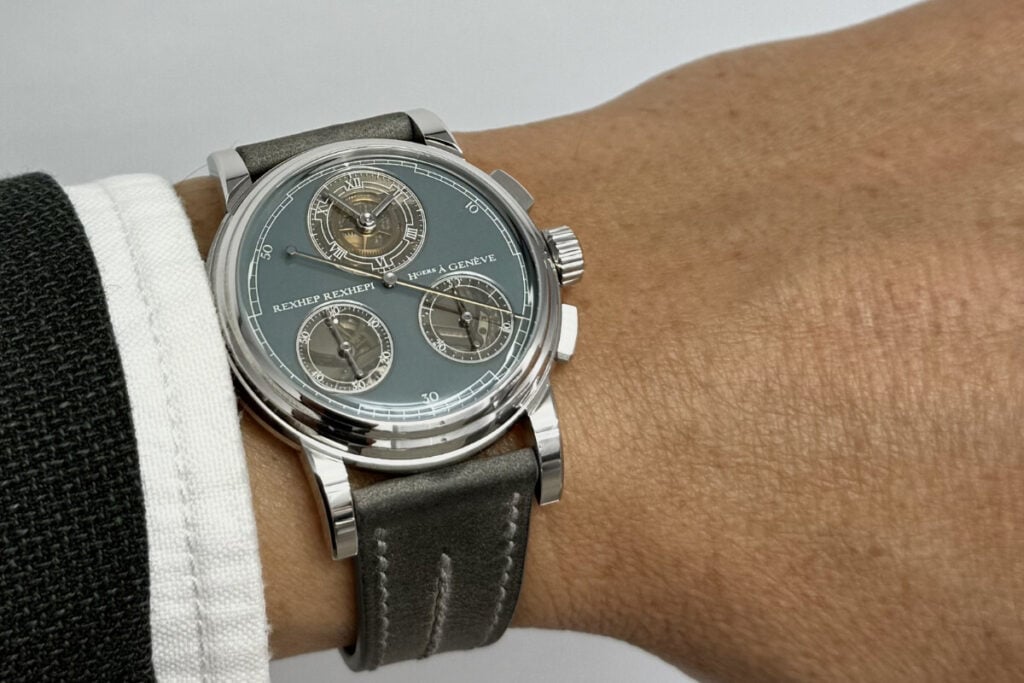 no pulso um cronógrafo do Watches-and-Wonders Rexhep Rexhepi Chronograph Flyback | Foto: Miguel Seabra/Espiral do Tempo
