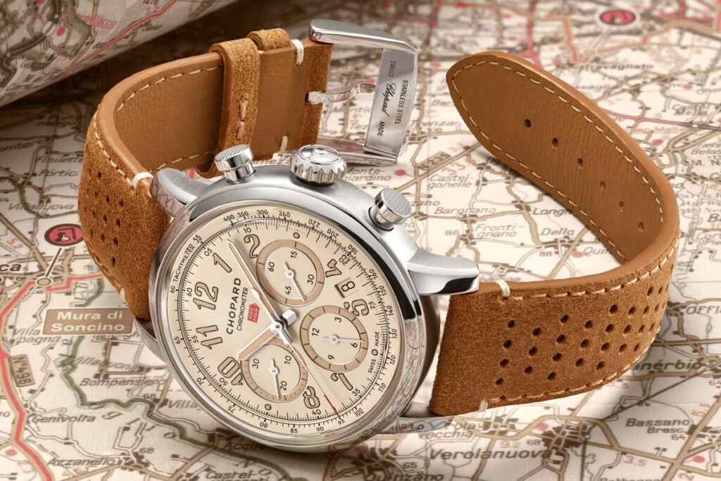 relógio na mesa Chopard Mille Miglia Classic Chronograph Raticosa | Foto: Chopard