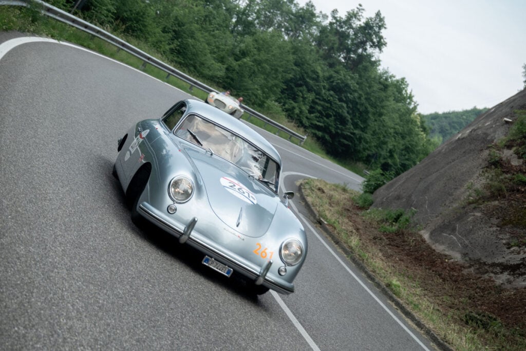 A Mille Miglia é um museu itinerante dos mais belos carros do século XX | Foto: Chopard