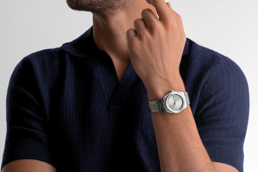 relógio no pulso com bracelete Raymond Weil A.R.T. Date | Foto: Raymond Weil