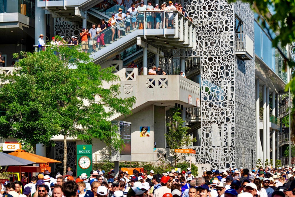 muita gente e público em Roland Garros 2026 Rolex | Foto: Rolex