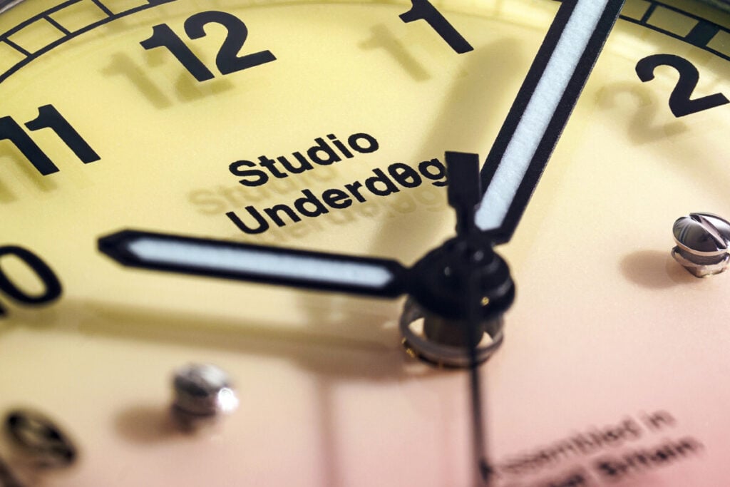 mostrador de um dos relógios Studio Underd0g 02 Series Gen2 | Foto: Studio Underd0g