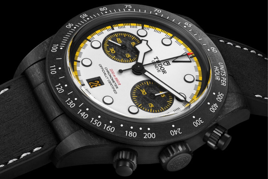 relógio preto em carbono e mostrador branco e preto cronógrafo Black Bay Chronograph 'Carbon 26' | Foto: Tudor